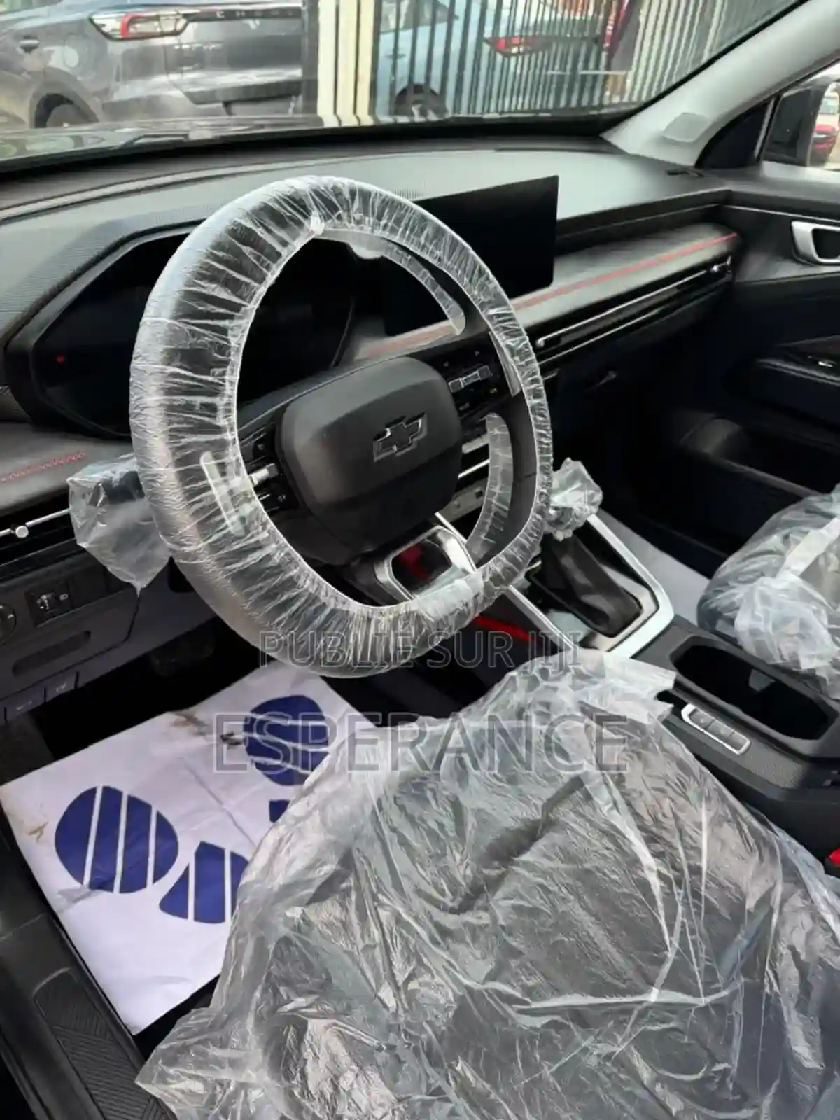 Chevrolet Equinox 2025 Black - Vue 4