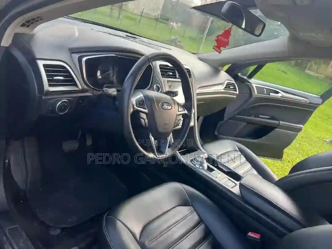 Ford Fusion 2020 Noir