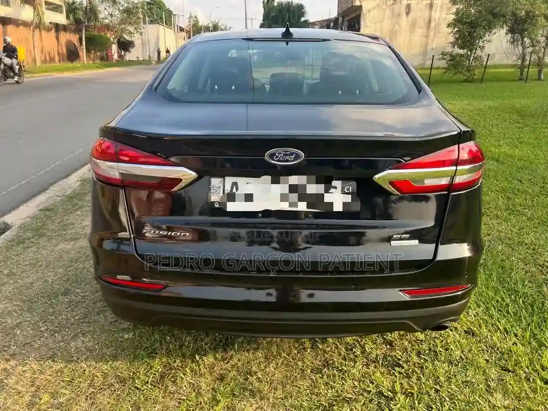 Ford Fusion 2020 Noir - Vue 3