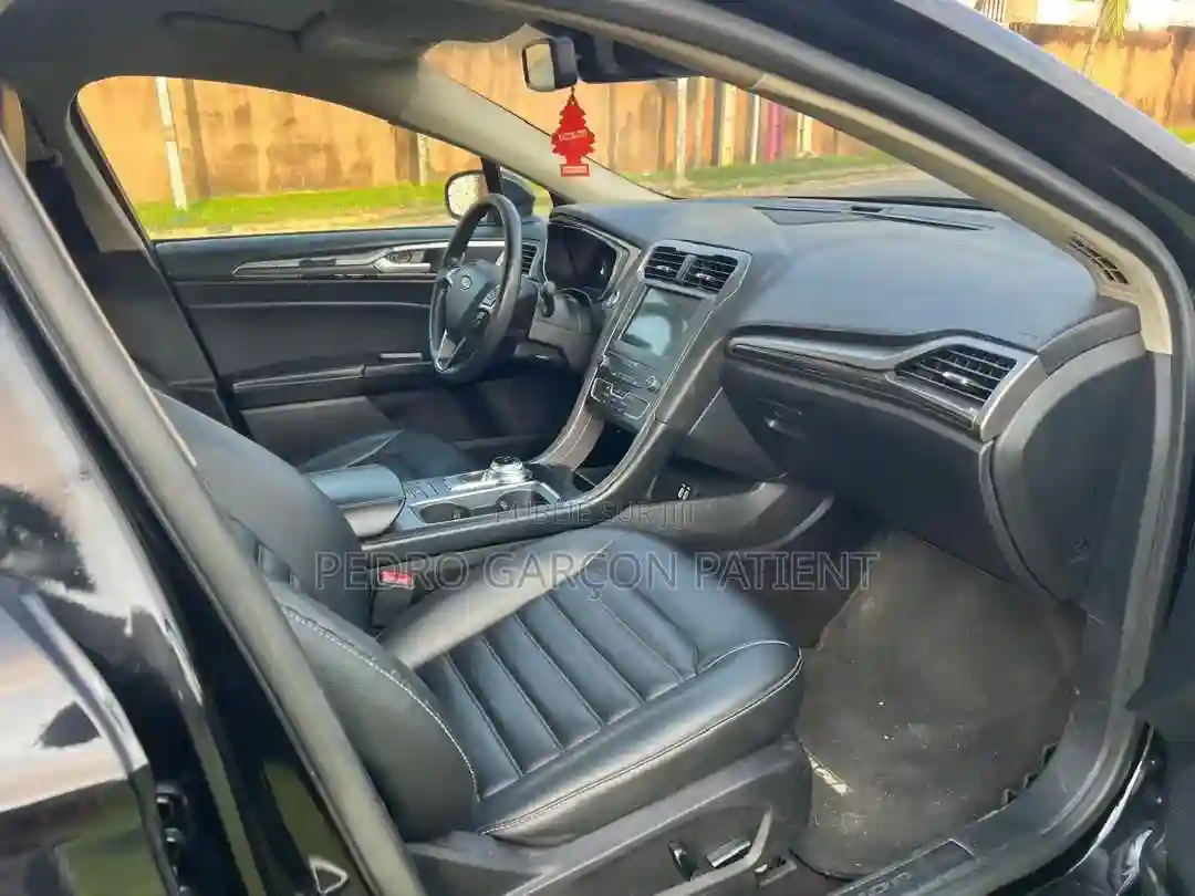 Ford Fusion 2020 Noir - Vue 8