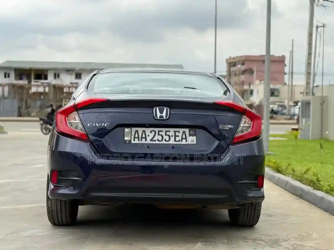 Honda Civic 2018 Noir Mat - Vue 3