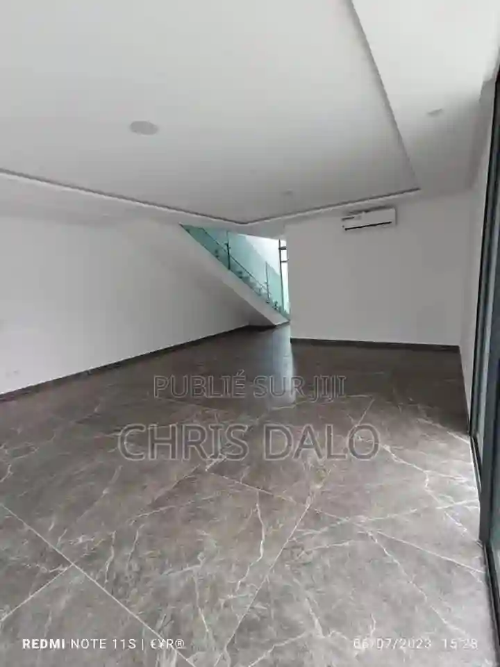 4chbre Duplex Dans Abatta Cocody à Vendre - Vue 3