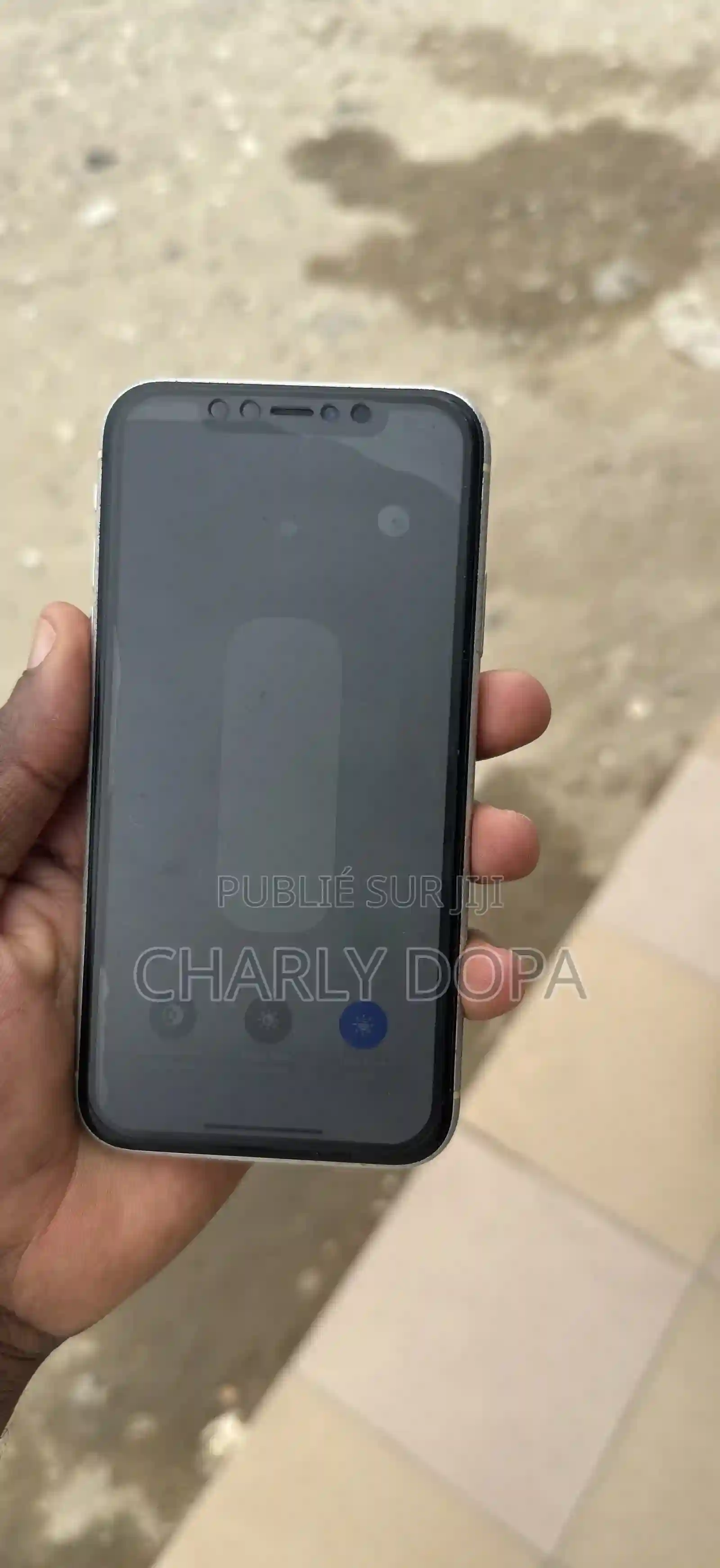 Apple Iphone 11 64 GB Blanc - Vue 3