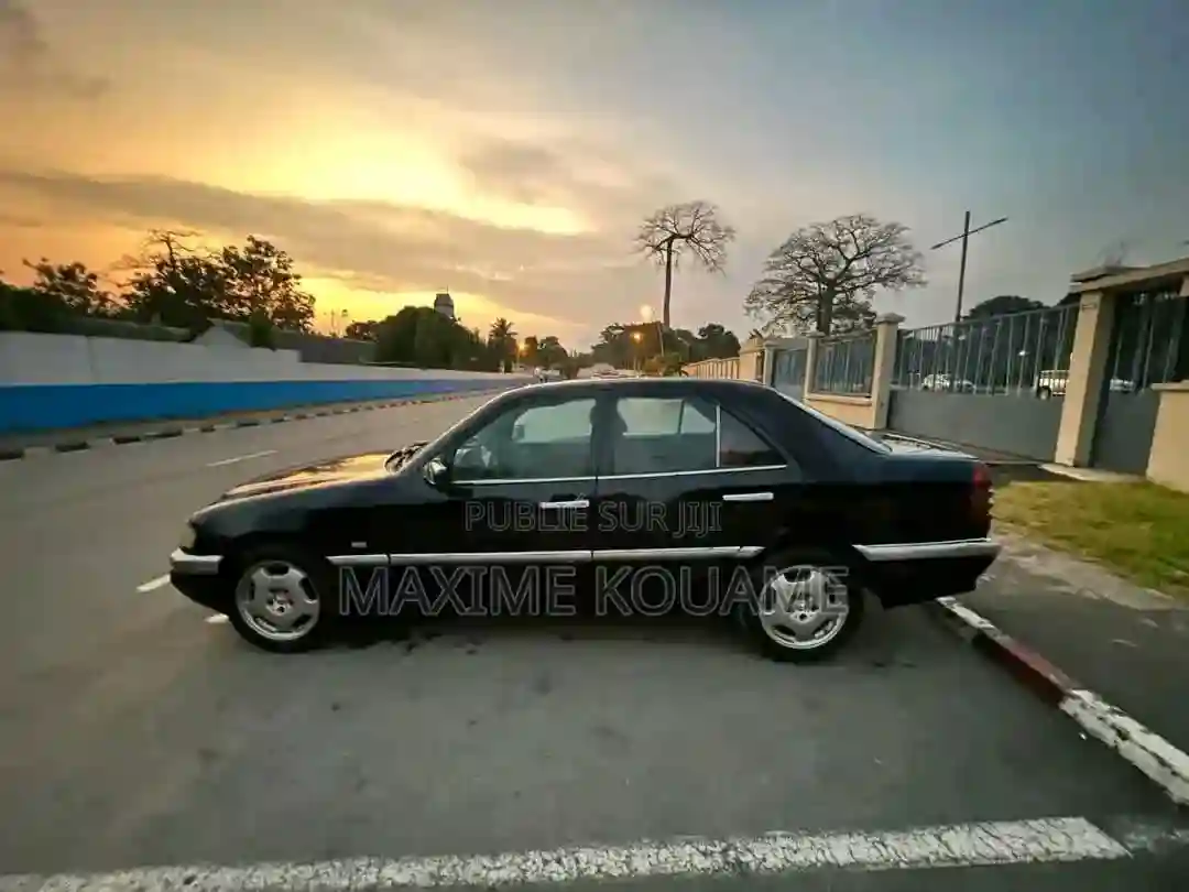 Mercedes-benz C180 2000 Black - Vue 4