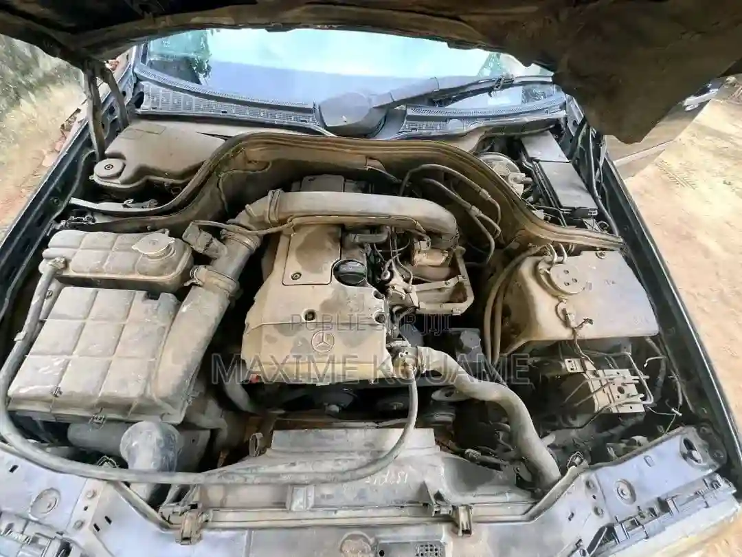 Mercedes-benz C180 2000 Black - Vue 5