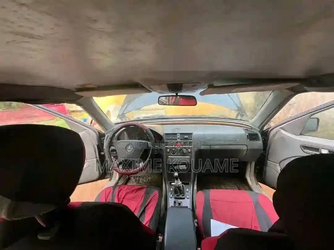 Mercedes-benz C180 2000 Black - Vue 6