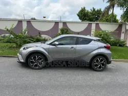 Toyota C-hr XLE FWD Sport Utility (20l 4cyl 2am) 2018 Argenté