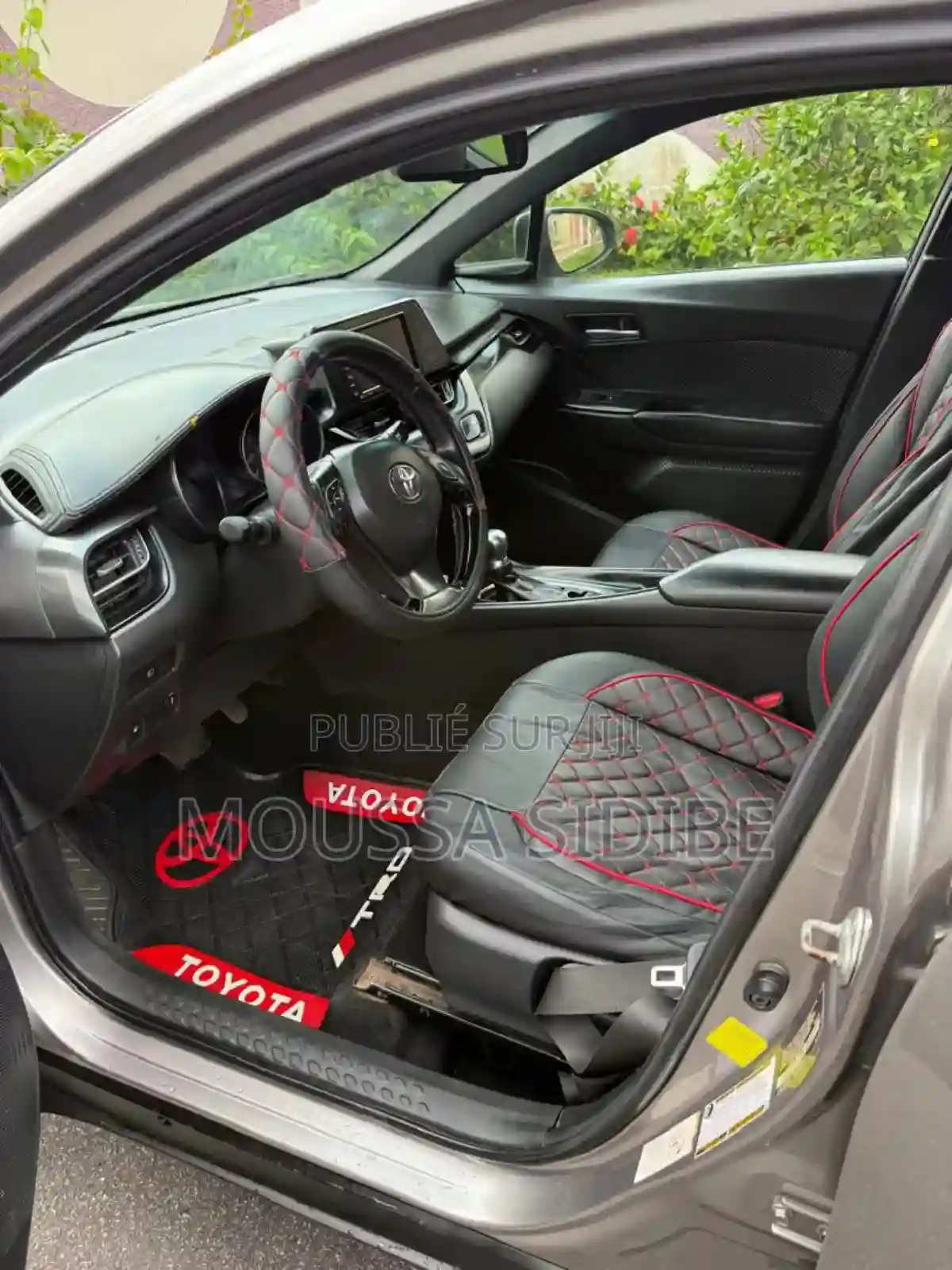 Toyota C-hr XLE FWD Sport Utility (20l 4cyl 2am) 2018 Argenté - Vue 4