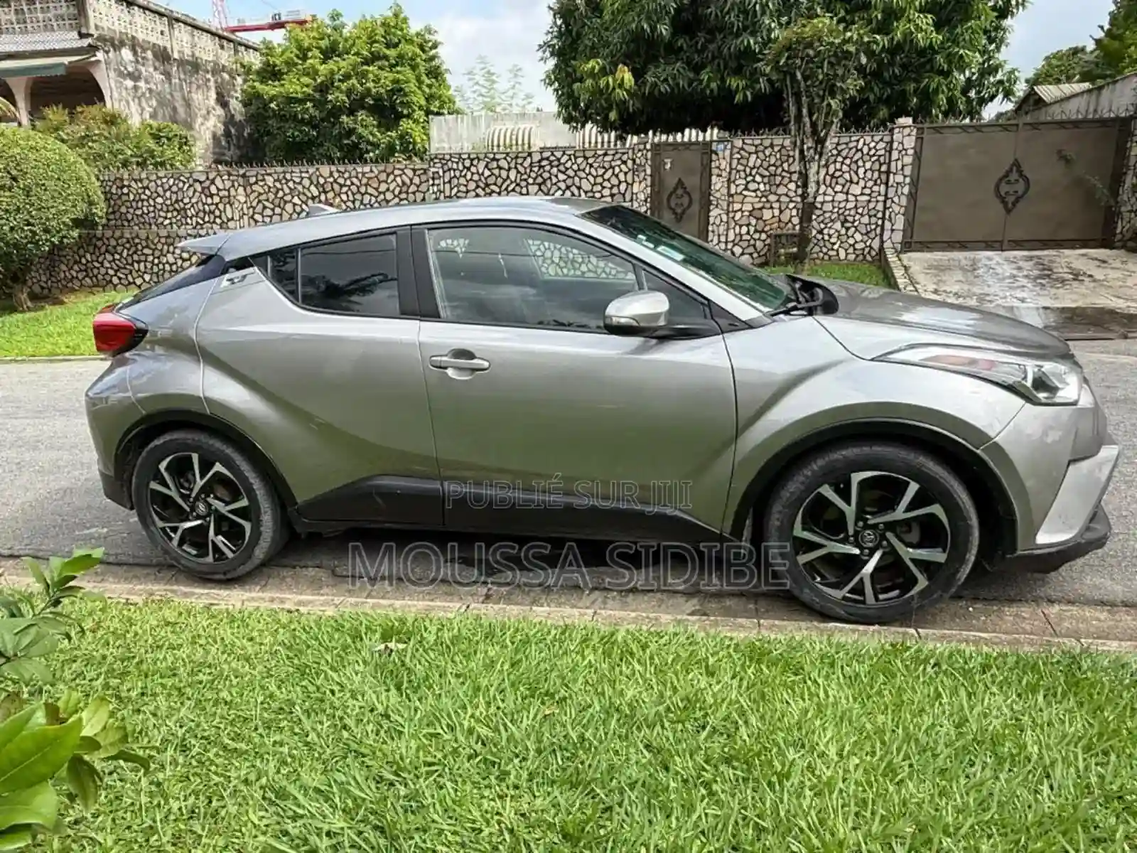 Toyota C-hr XLE FWD Sport Utility (20l 4cyl 2am) 2018 Argenté - Vue 9
