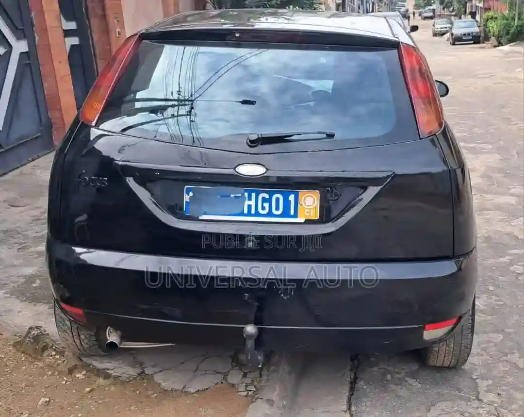 Ford Focus 2001 Black - Vue 3