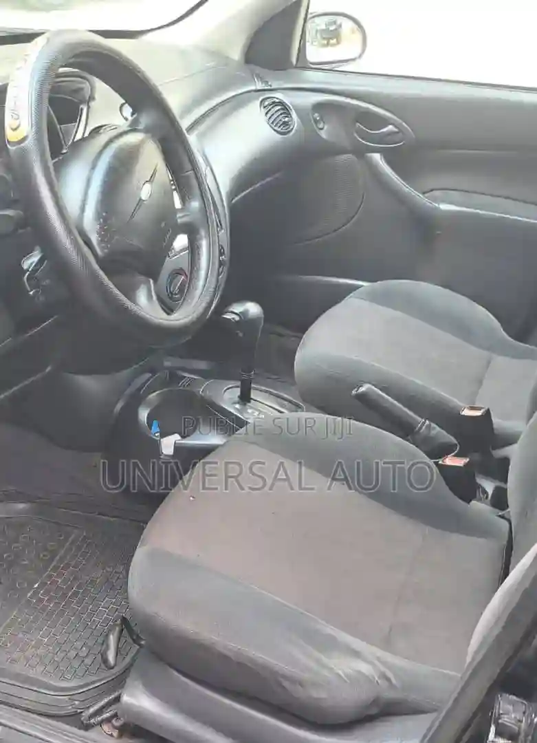 Ford Focus 2001 Black - Vue 4