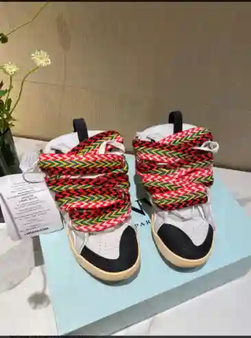 Fournisseur Habits et Sneakers de Marque - Vue 4