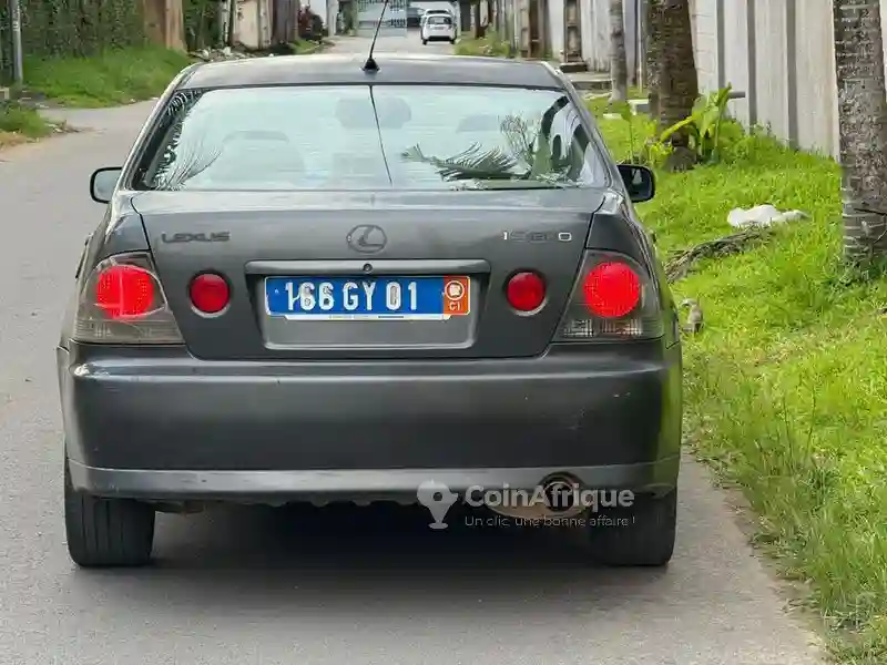 Lexus is 2002 - Vue 1