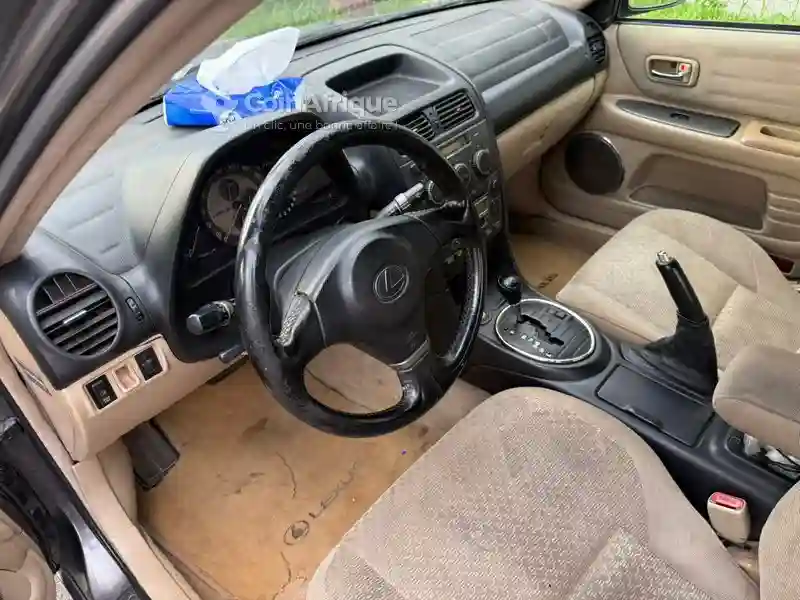 Lexus is 2002 - Vue 2