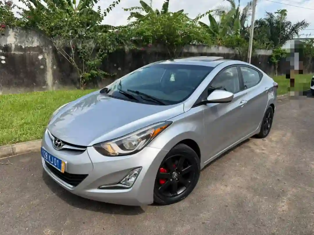HYUNDAI ELANTRA EN VENTE 
