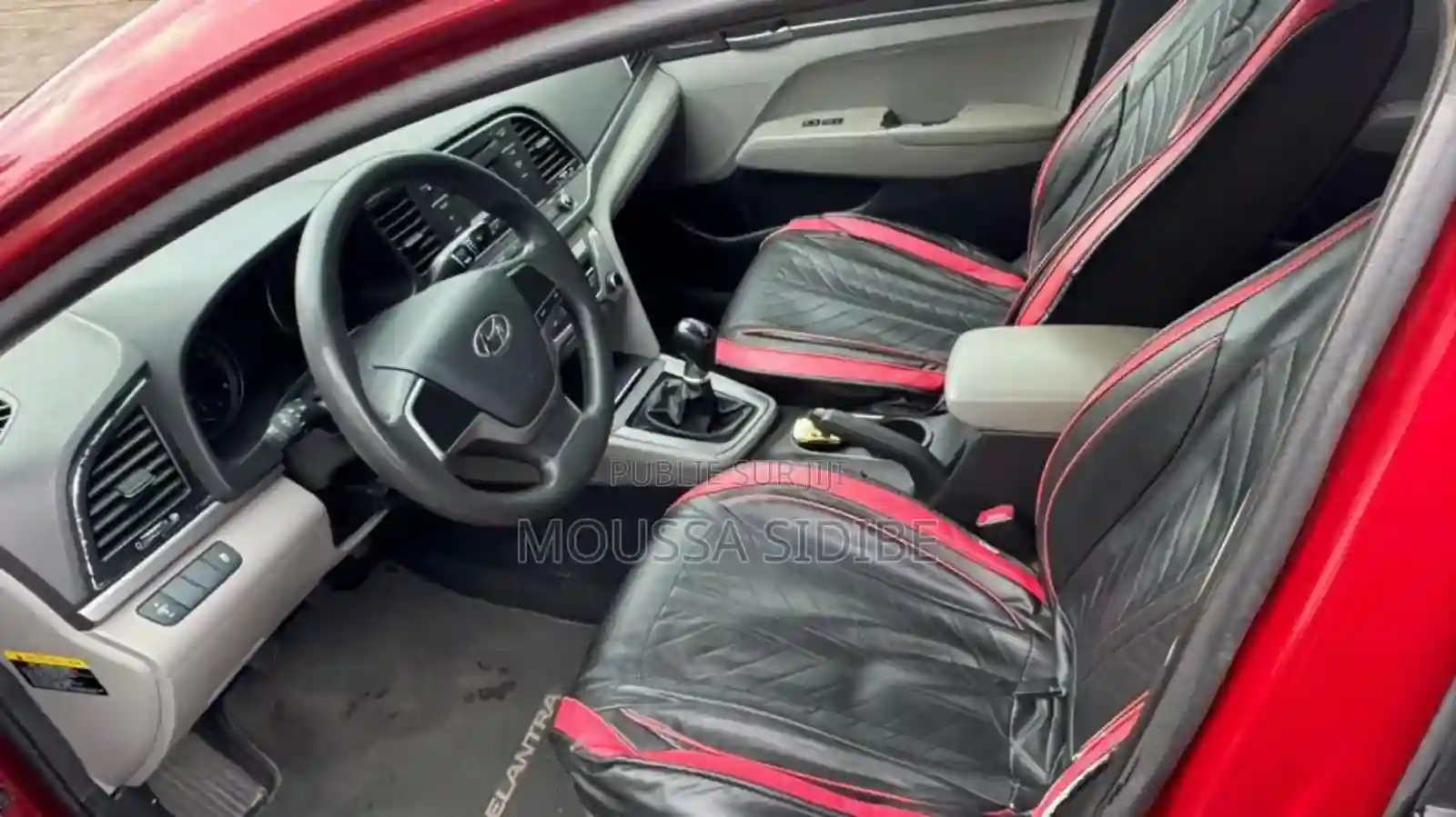 Hyundai Elantra 2018 Rouge - Vue 2