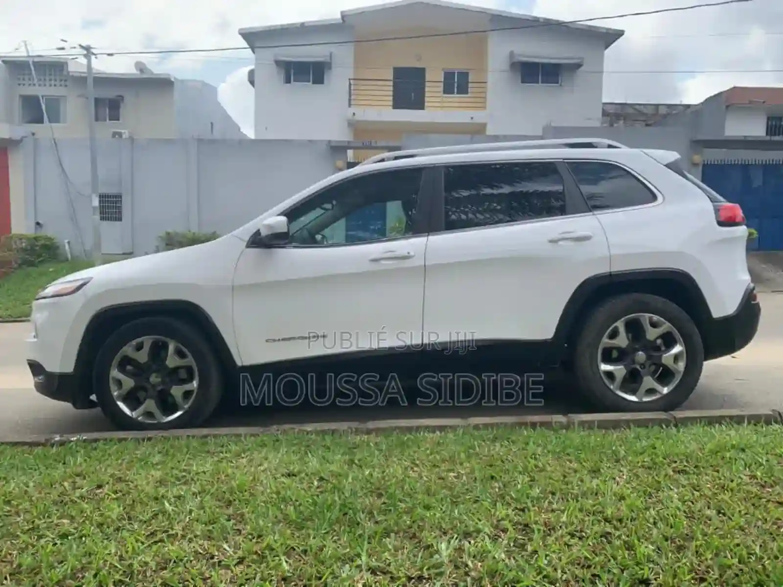 Jeep Cherokee Limited 4x4 2016 Blue - Vue 2