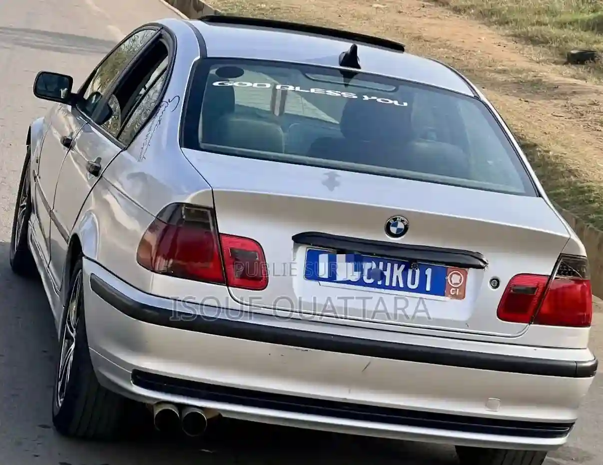 BMW 318i 2008 Gris - Vue 3