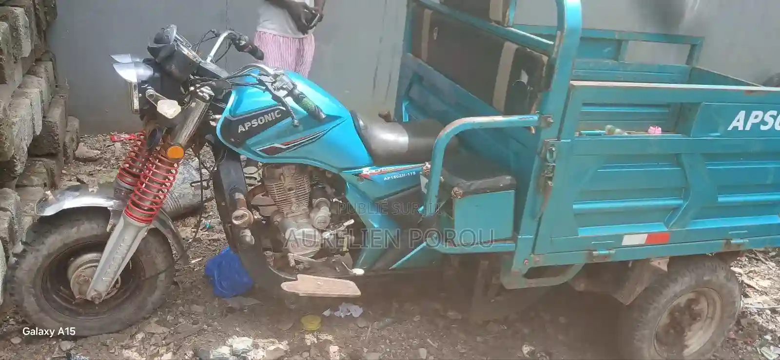 KTM 2025 Blue - Vue 3