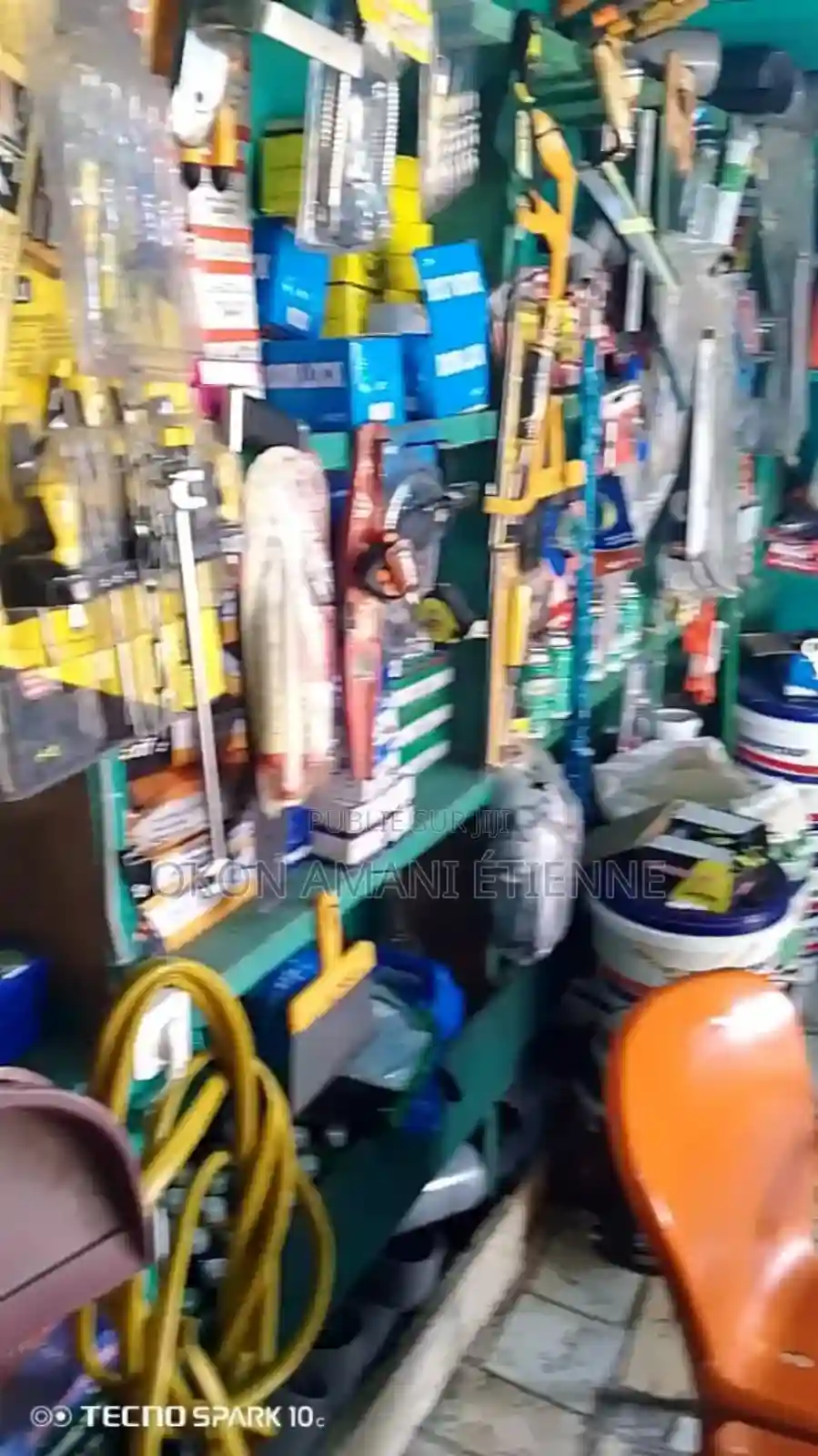 Vente De Quincaillerie Entière - Vue 1