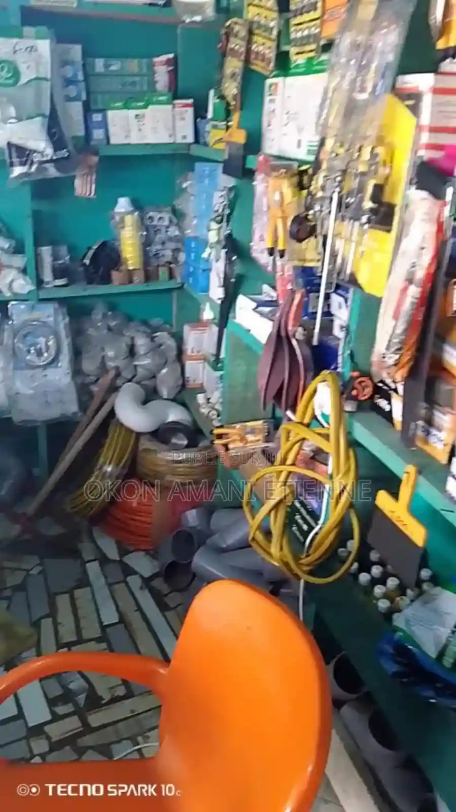 Vente De Quincaillerie Entière - Vue 2