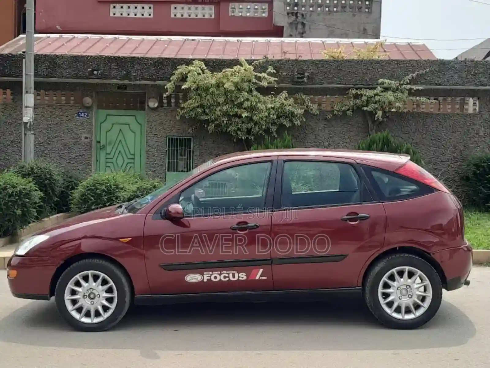 Ford Focus 2004 Rouge - Vue 2