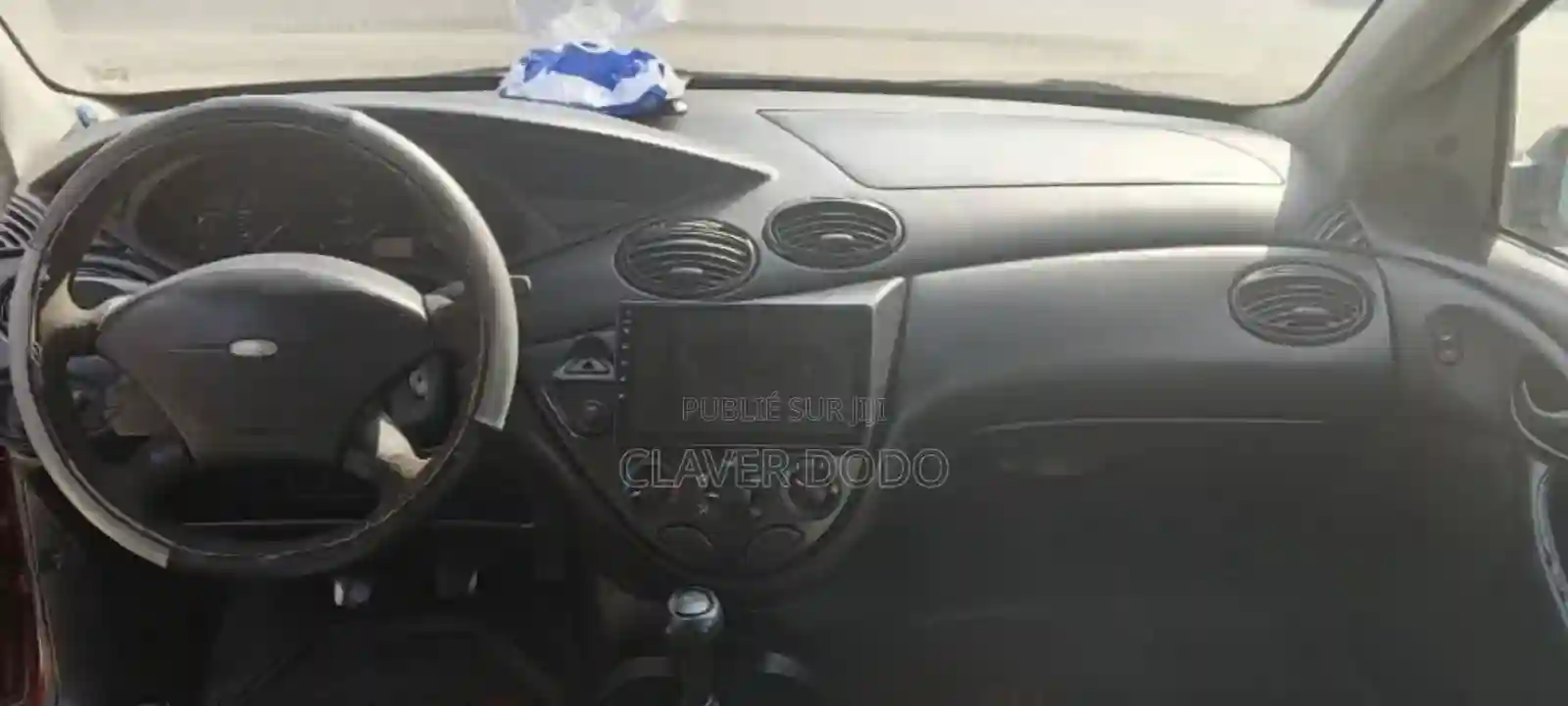 Ford Focus 2004 Rouge - Vue 3