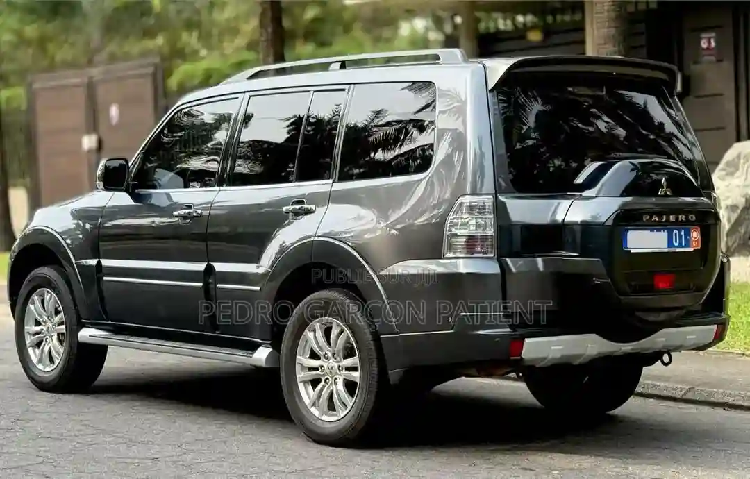 Mitsubishi Pajero 2020 Noir Mat - Vue 9