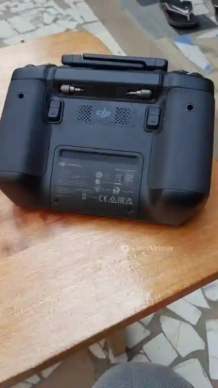 Drone DJI Mavic 3 Classic Avec 3 Batteries - Vue 1