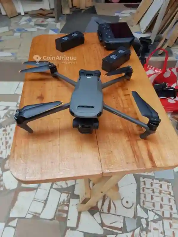 Drone DJI Mavic 3 Classic Avec 3 Batteries - Vue 2