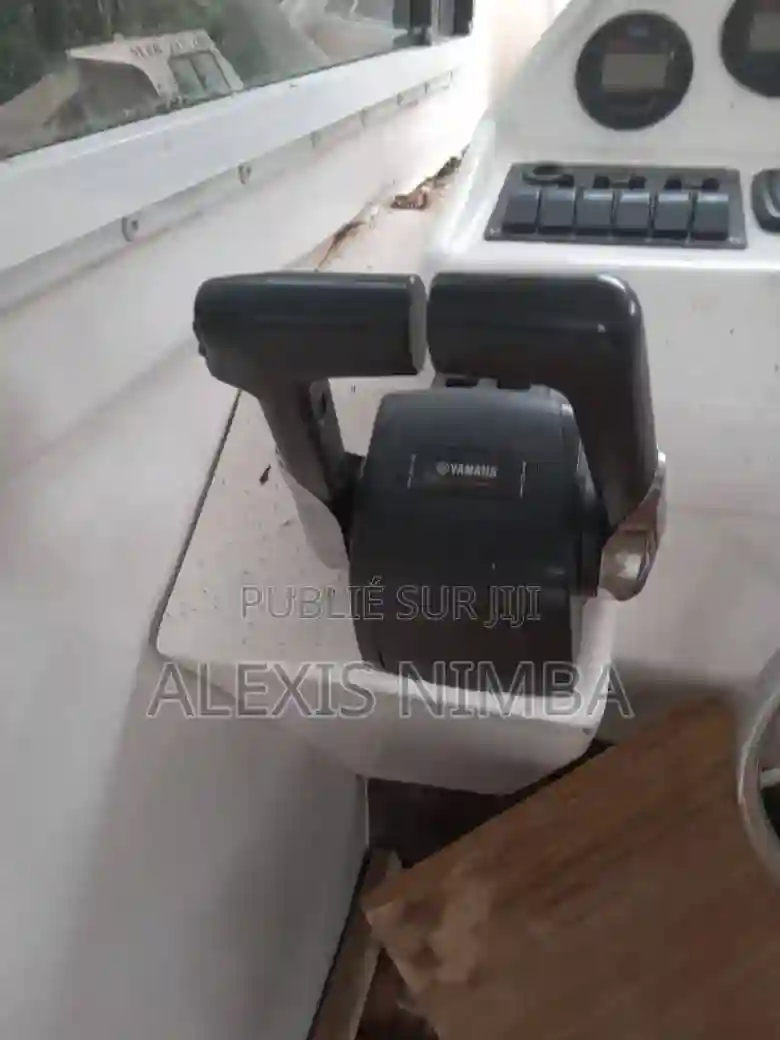 Bateau Avec Cabine 2x 250chv Yamaha À Rénover - Vue 3