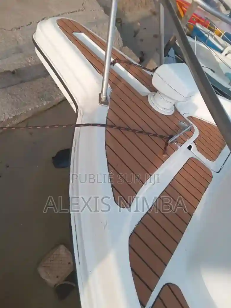 Bateau Avec Cabine 2x 250chv Yamaha À Rénover - Vue 4