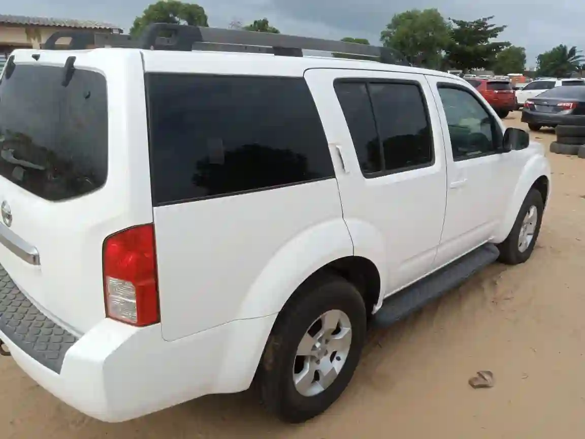 Nissan parthfinder  - Vue 3