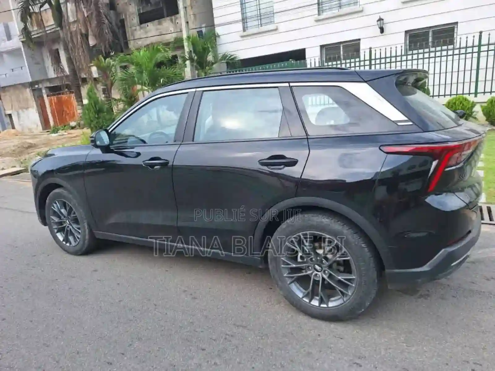 Bestune Pony 27hp FWD 2023 Noir Mat - Vue 2