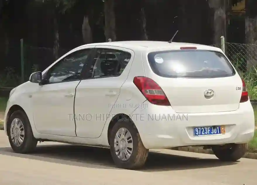 Hyundai i20 2011 Blanc - Vue 3