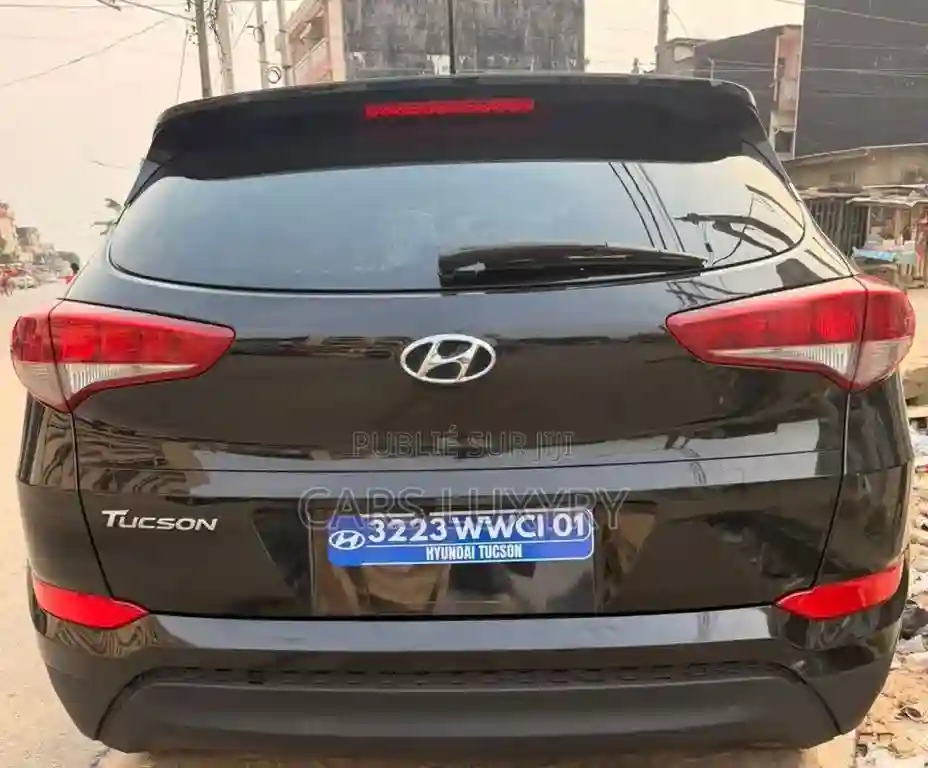 Hyundai Tucson Limited AWD 2018 Black - Vue 2