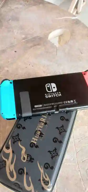 Nintendo Switch Craqué - Vue 1