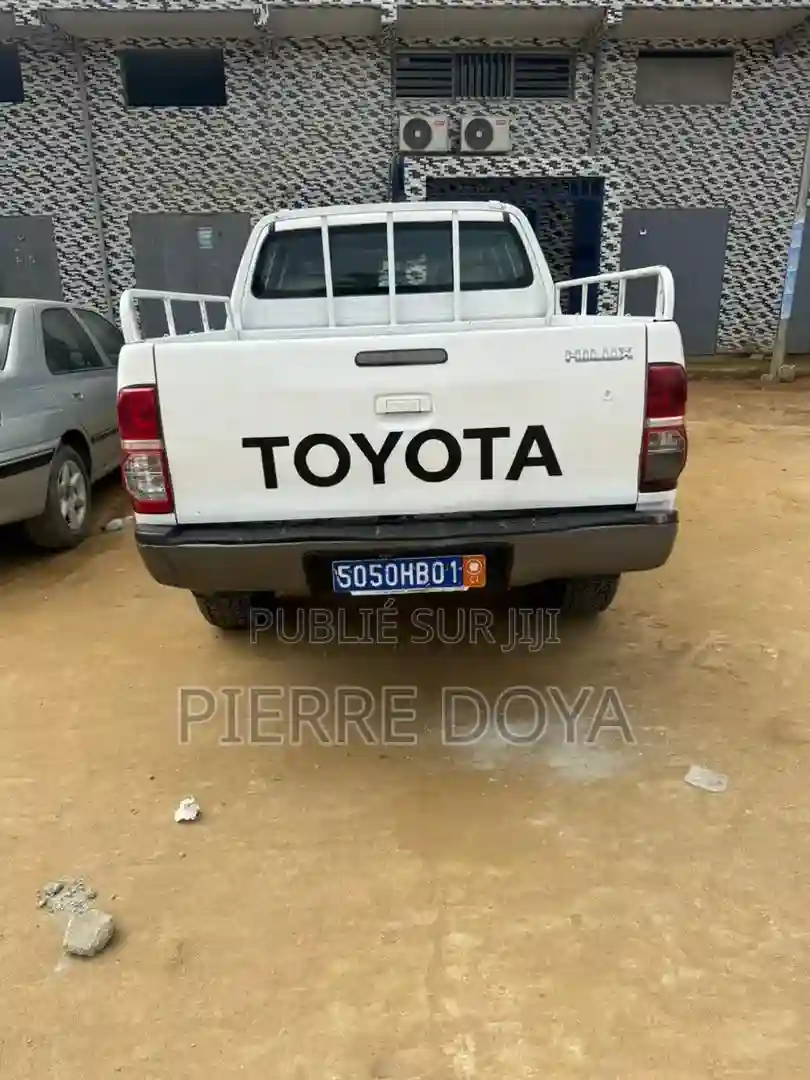 Toyota Hilux Revo Single Cab Deisel 24 RWD 2017 Blanc - Vue 2