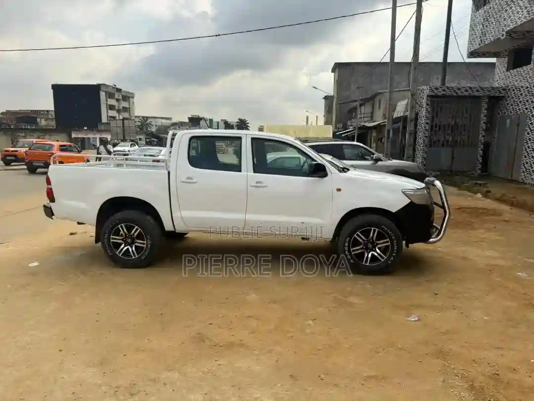 Toyota Hilux Revo Single Cab Deisel 24 RWD 2017 Blanc - Vue 5