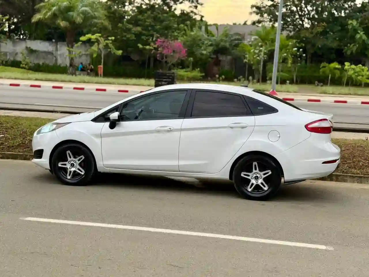 FORD FIESTA EN VENTE  - Vue 4
