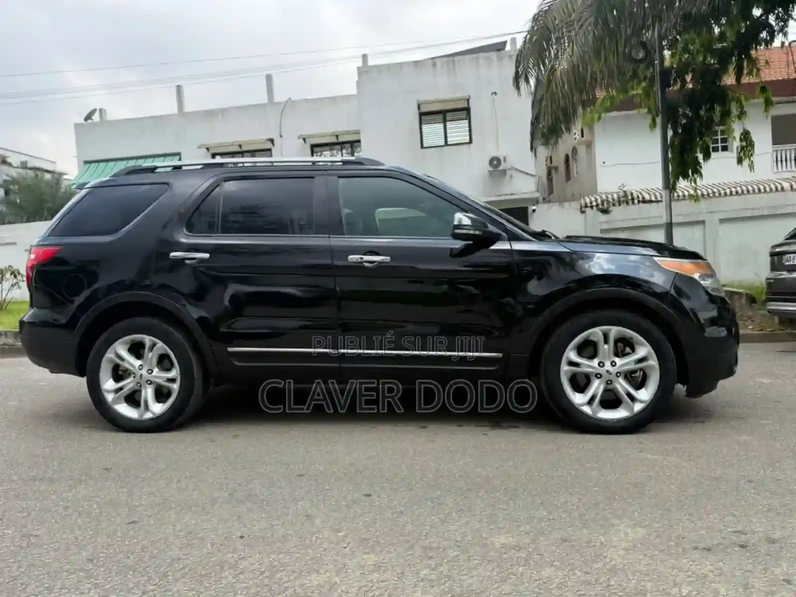 Ford Explorer 2015 Black - Vue 4