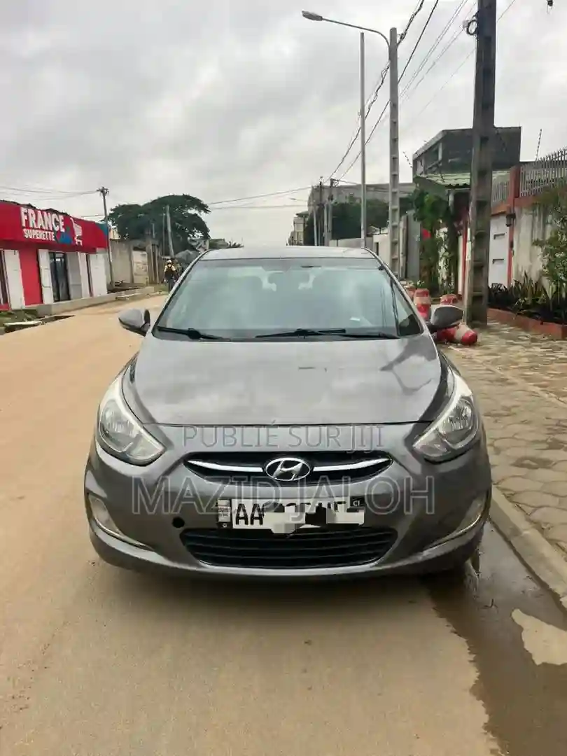 Hyundai Accent SE Sedan 2016 Gris - Vue 1