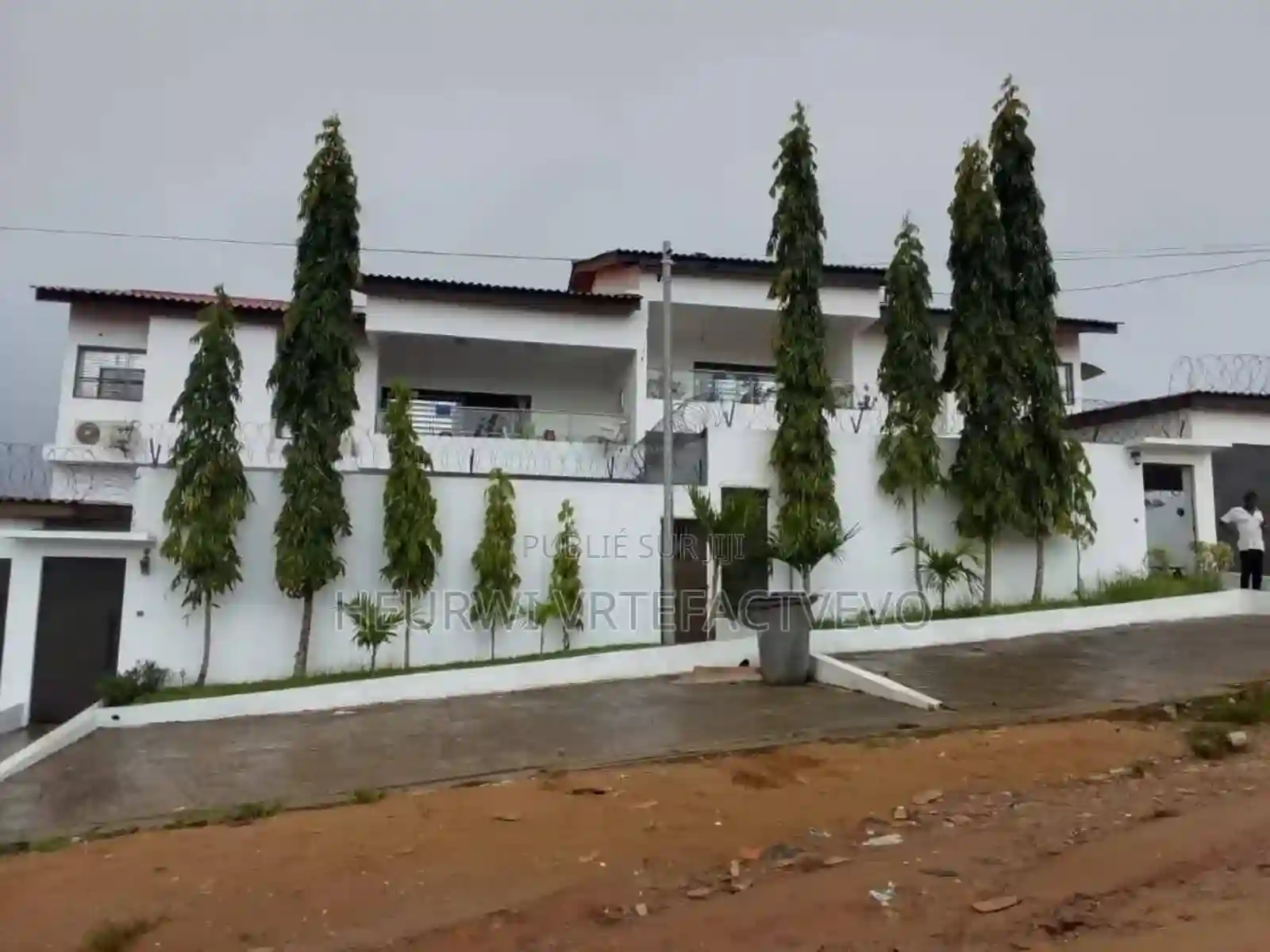 6chbre Villa Dans Terrain Sotra Cocody à Vendre - Vue 1