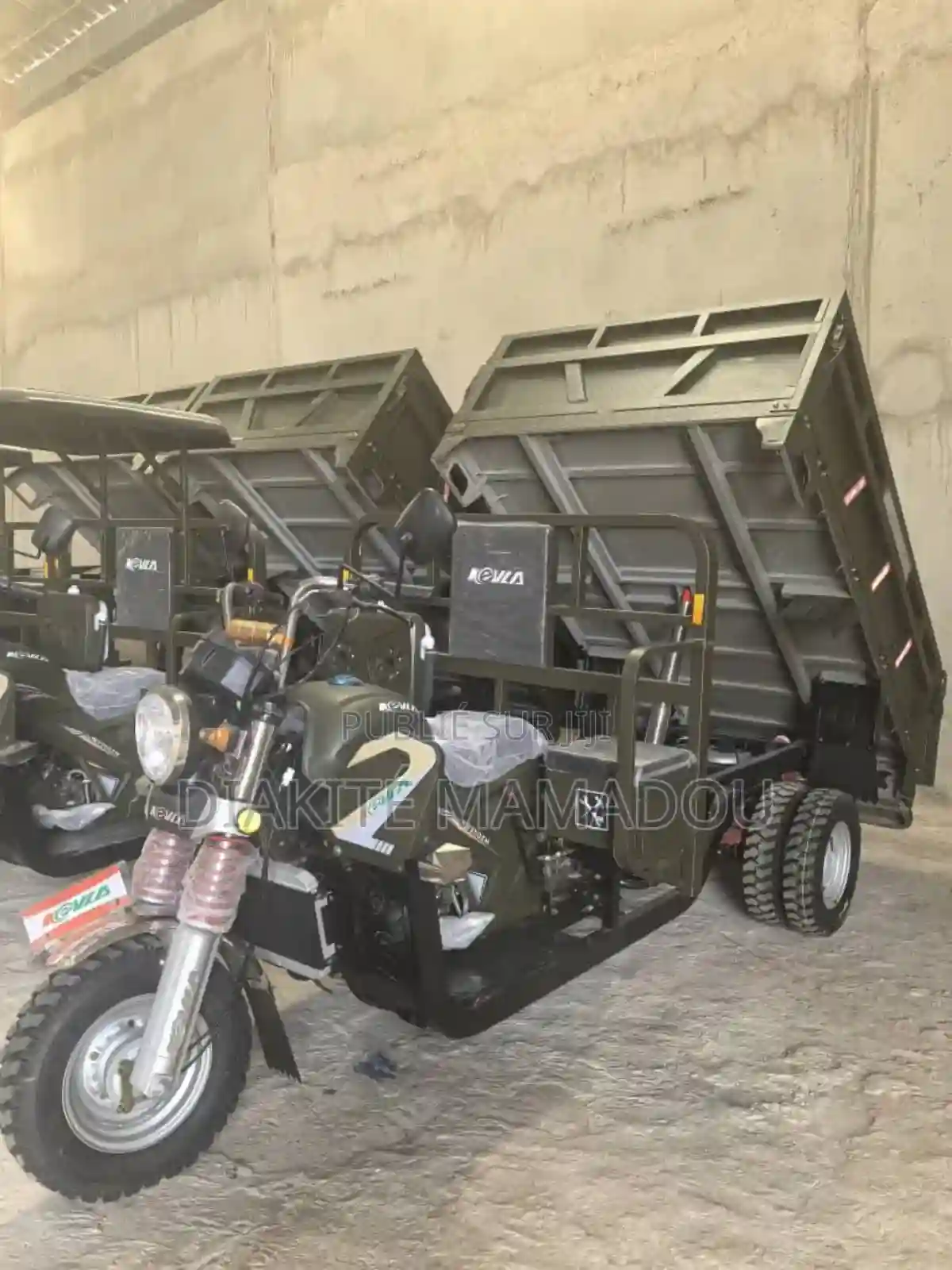 Neuf Motorcycle 2025 Vert - Vue 3