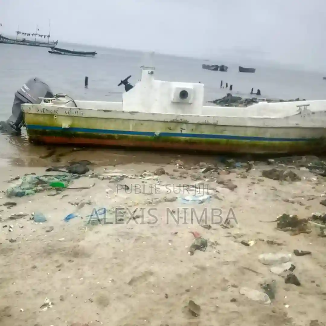 Coque Yamaha Bateau Pêche Avec Vivier Et Calle - Vue 1