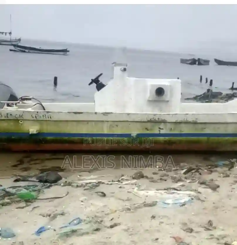 Coque Yamaha Bateau Pêche Avec Vivier Et Calle - Vue 2