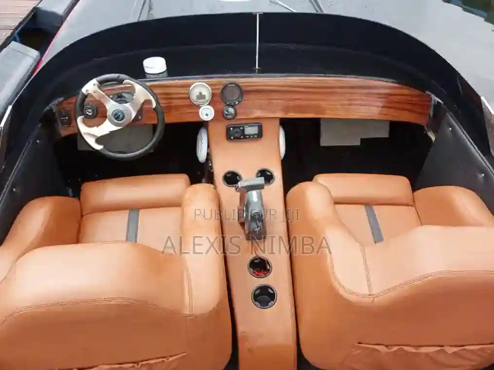 Coque Bateau D'origine Debo Deux Bouche Vendu en Côte D’ivoire - Vue 1