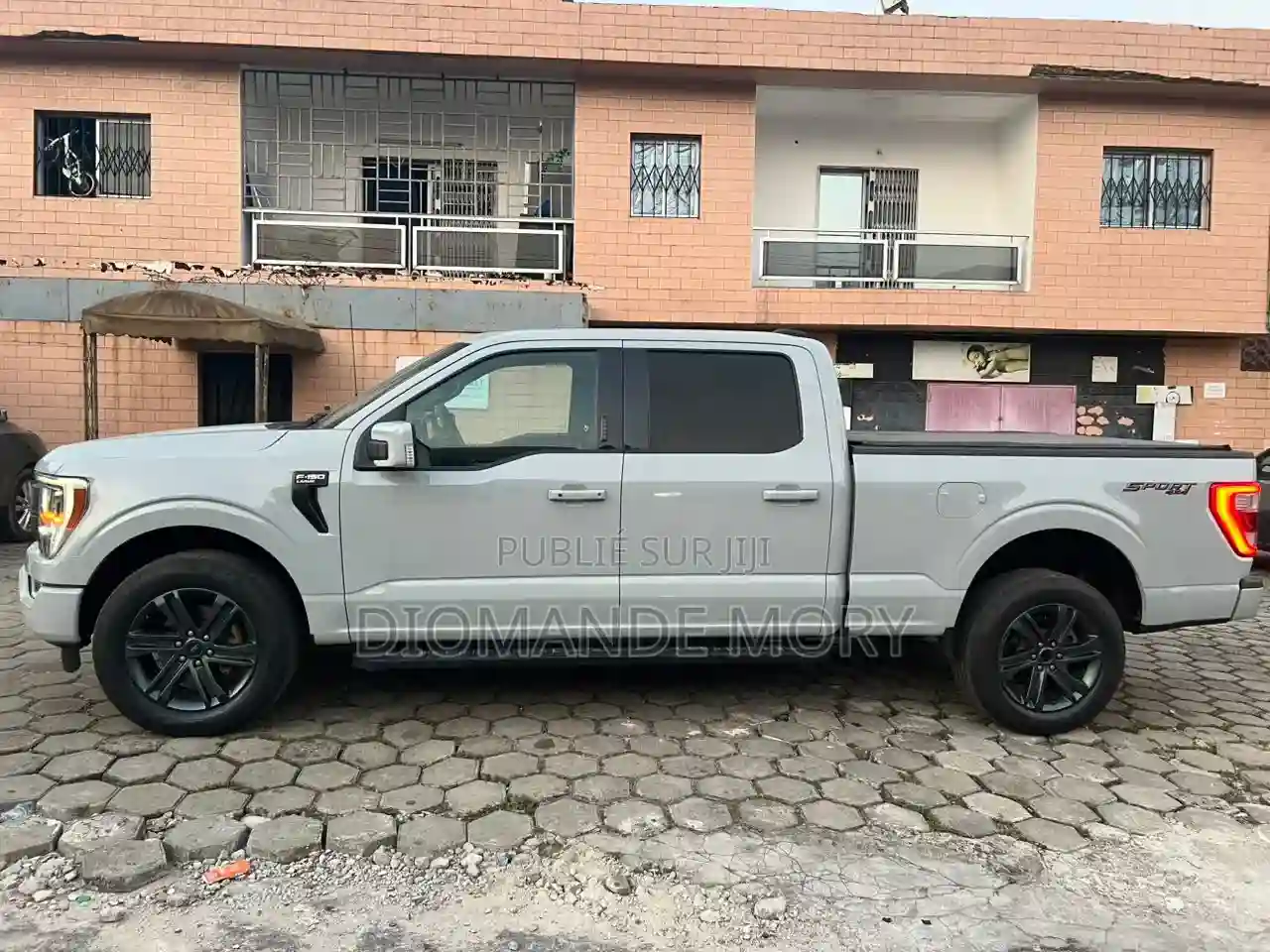Ford F-150 Limited 2023 Gris - Vue 2