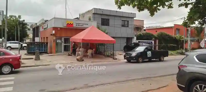 Location Bureaux et Commerces - Cocody - Vue 1