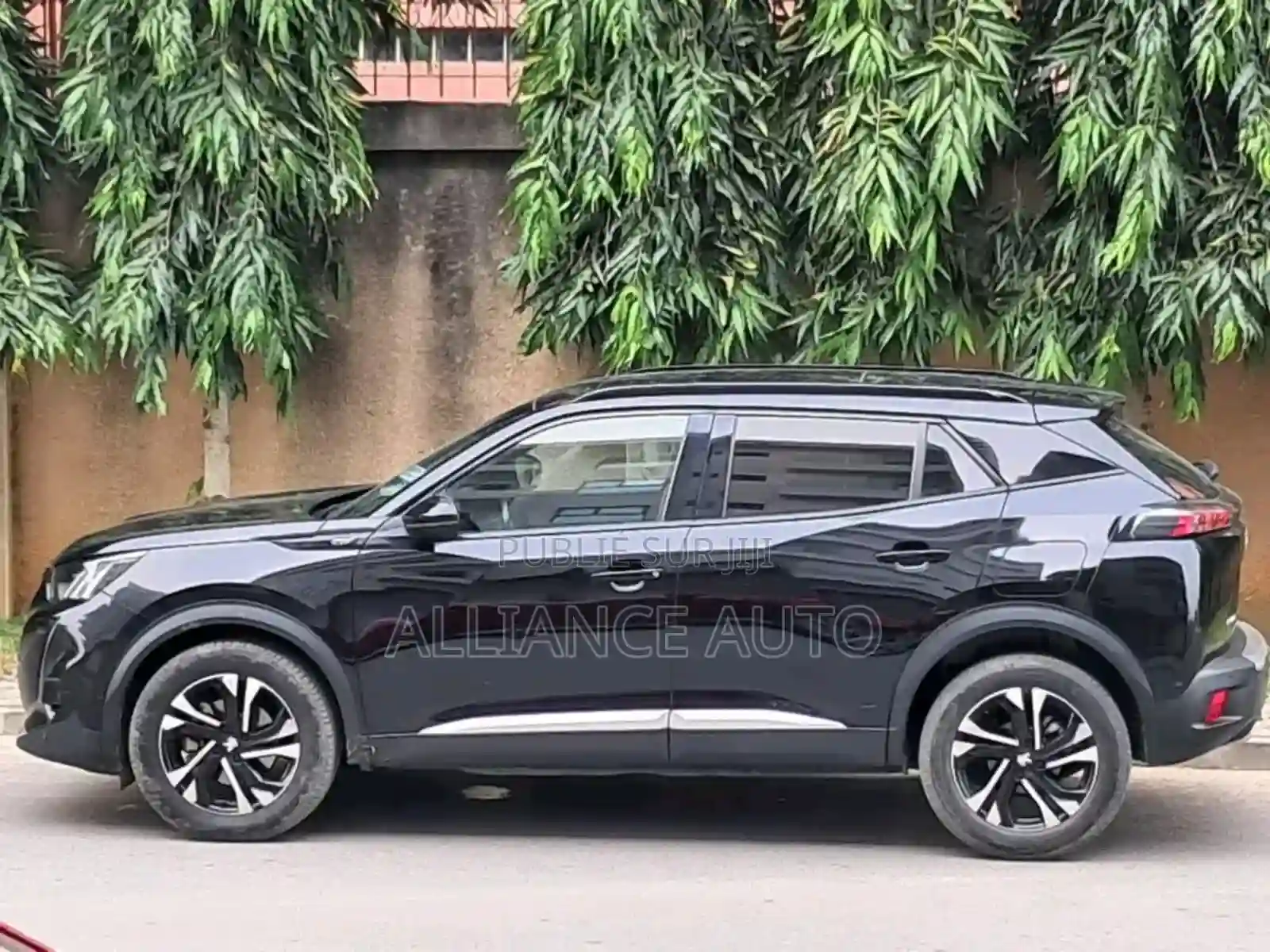 Peugeot 2008 2022 Noir - Vue 3